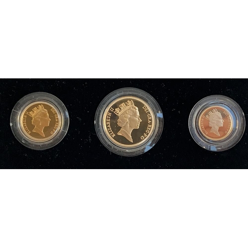 43 - A Royal Mint 1988 United Kingdom Queen Elizabeth II Gold Proof Set, the case comprising a 22ct gold ... 