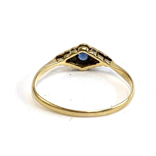 7 - An 18ct gold and platinum ring set with a sapphire and three illusion set diamonds (one missing), si... 