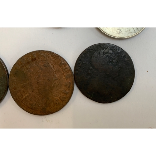 33 - A small quantity of coins to include a William III 1701 half penny, early 19th century copper coins,... 