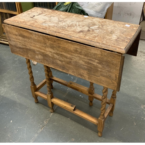 849 - An oak gateleg table with barley twist legs (af), 77cmH, 76cmW