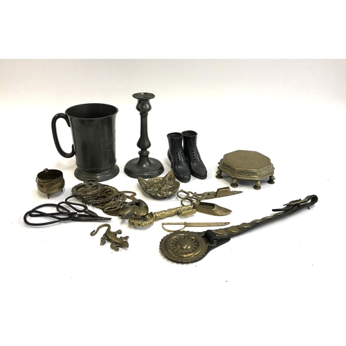 247 - A mixed lot to include Pewter Ejector candlestick, 20cmH; large pewter quart tankard, engraved 'The ... 