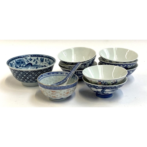 63 - A small lot of blue and white Chinese bowls to include rice ware