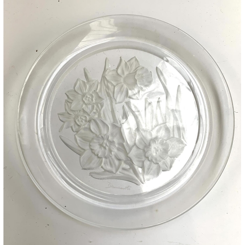 129 - A T Yamamoto pressed glass plate with daffodils, 21cmD