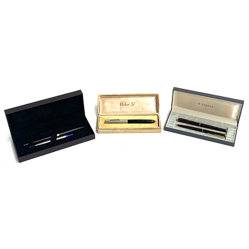 148 - A Parker fountain and ballpoint pen set with marble effect, boxed, together with a Parker '51' pen, ... 