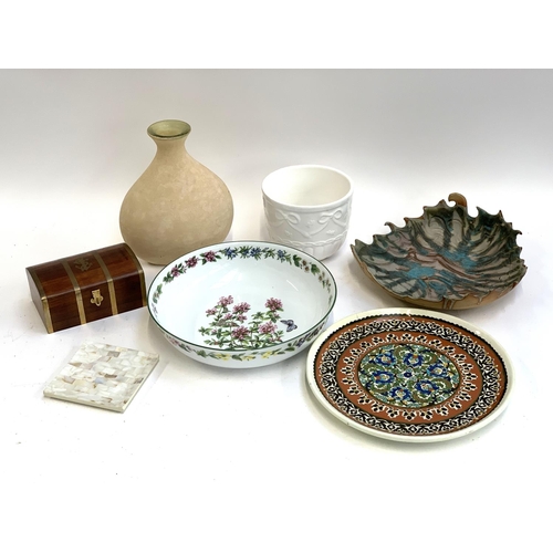 134A - A mixed lot to include Royal Worcester 'Worcester Herbs' wild thyme fruit bowl, 32cmD, studio potter... 