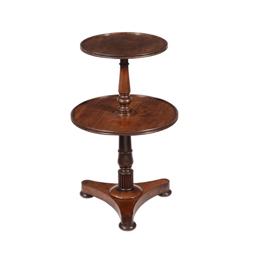 522 - A George IV mahogany two tier dumb waiter, c.1830, 51cm diameter, 85cm high