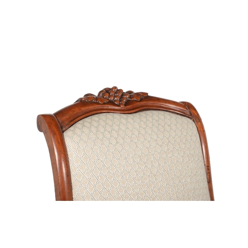 630 - An Edwardian mahogany and upholstered window seat, with raised arms above the square section legs, 1... 