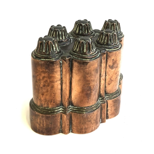 172 - A Victorian copper jelly mould, 18cmL