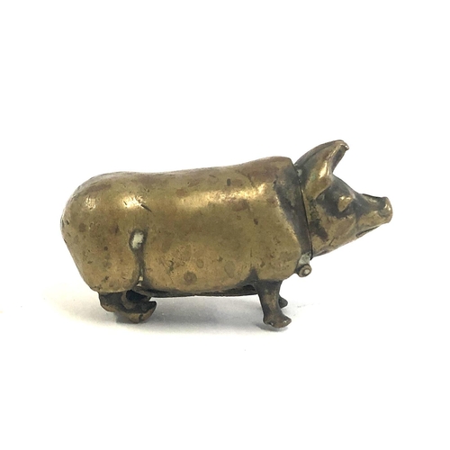 184 - A brass pig vesta, 4.5cmL