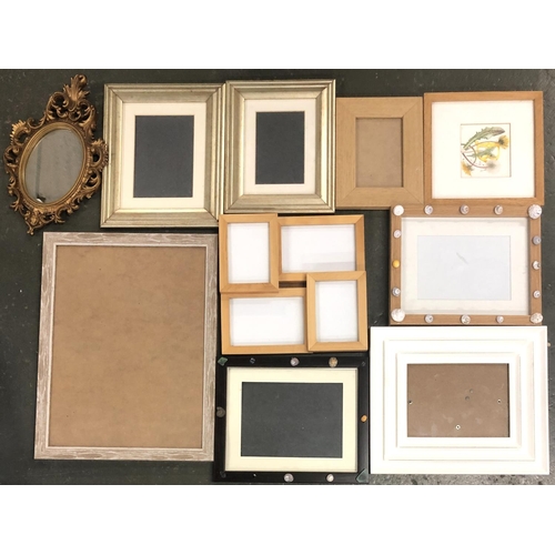 186 - A quantity of modern picture frames