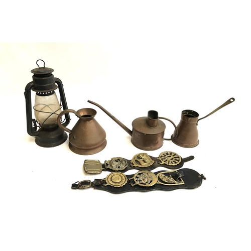 155 - Several copper vessels, a lamp, and two sets of horse brasses