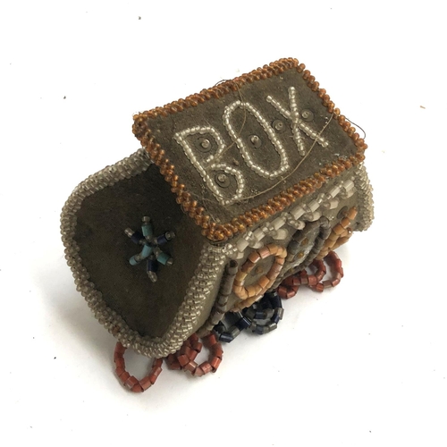 231 - An Edwardian handmade beaded velvet purse, dated 1906, the top embroidered with the word 'box', 14cm... 