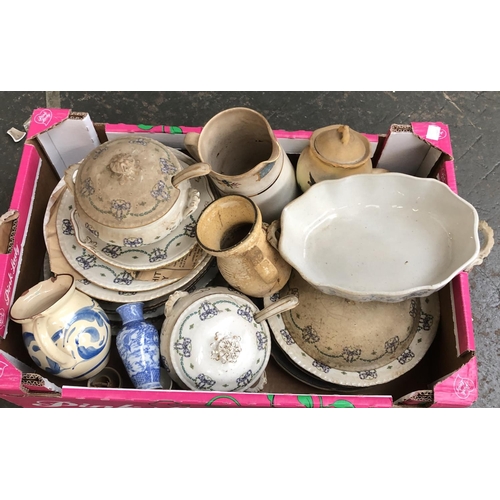 124 - A mixed lot of ceramics to include a part dinner service, several jugs, tureen, etc