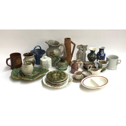 128 - A mixed lot of ceramics to include famille rose teacup, Abbott pottery, Crown Ducal, Daxon, etc (2 b... 