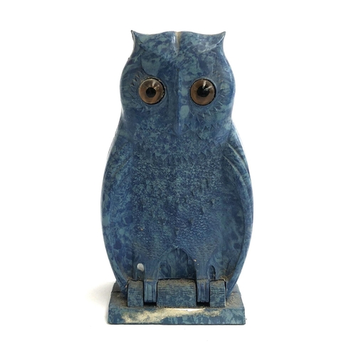 234 - A Bourjois bakelite perfume container in the form of an owl, with bottle