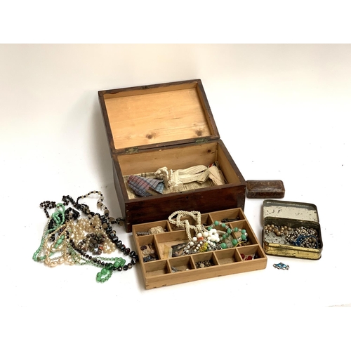 17 - A jewellery box containing various early 20th century bead necklaces, to include make-do necklace, i... 