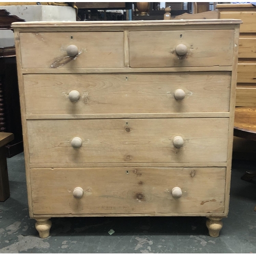 680 - A pine chest of drawers, two short over three graduating drawers, on turned wooden feet, 99x52x106