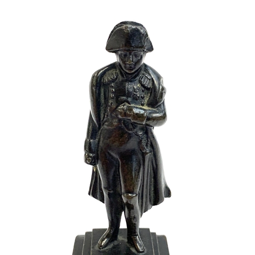 227 - A small bronze statue of Nelson standing on a plinth, 13cmH