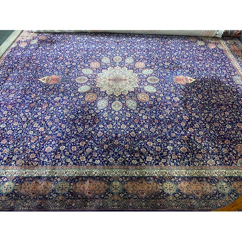 535 - A very large blue ground wool rug, with central medallion and hanging lantern pattern, 410x320cm