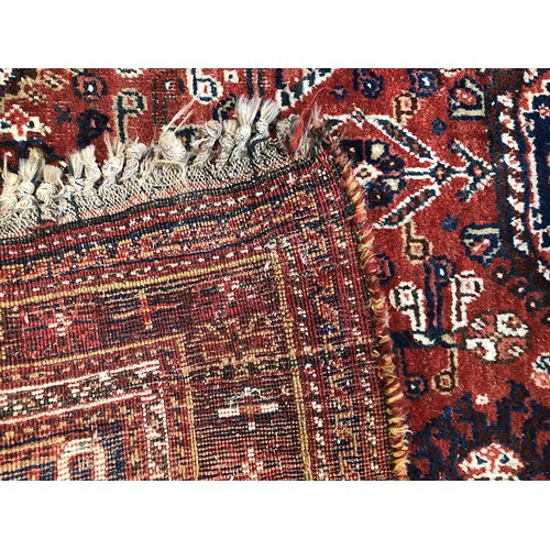 537 - A West Persian rug with central serrated lozenge, 210x148cm