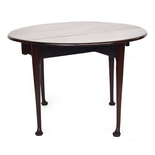 552 - A George II red walnut oval drop leaf table, on tapering legs and pad feet, 106x112cm when opened, 7... 