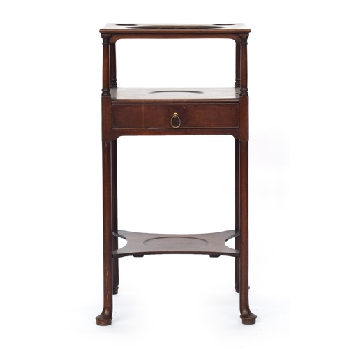 645 - A George II mahogany washstand, the top with cutout for washbowl, drawer below and undershelf, on pa... 