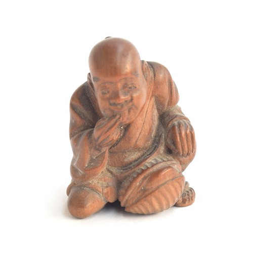 171 - A Japanese boxwood netsuke of a kneeling man, 3.5cm high

Provenance: the Peto Family, formerly of C... 