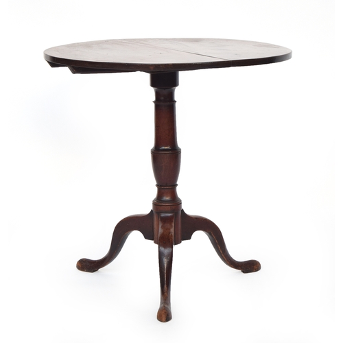 520 - A George III mahogany tripod table, the tip-top on a vase turned column and cabriole legs with point... 