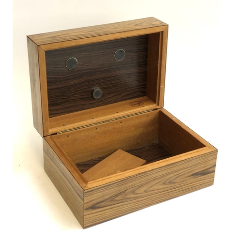 319 - A Davidoff humidor, 28cmW