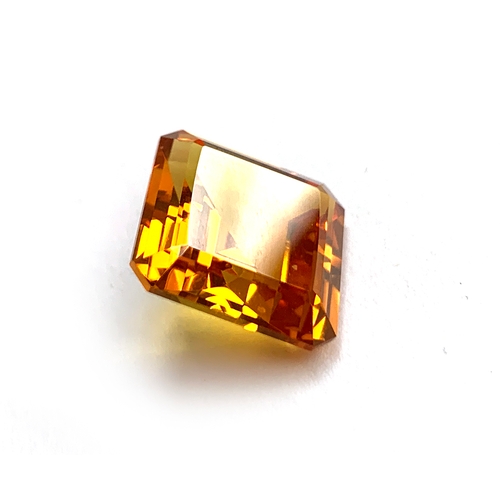 34 - A large unmounted faceted square cut orange sapphire, 1.4x1.4x0.75, approx. 13ct, 2.9g