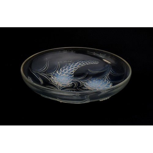 215 - A Lalique early 20th century 'Veronique' opalescent glass bowl, 21.5cm diameter