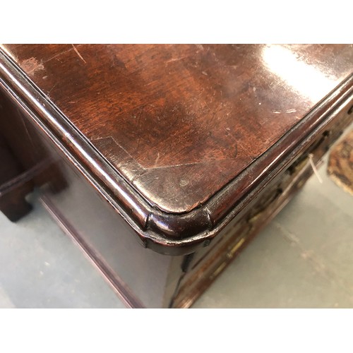 480 - A George III mahogany chest of drawers, c.1760, with a slide above four long drawers, 75.5cm wide, 4... 