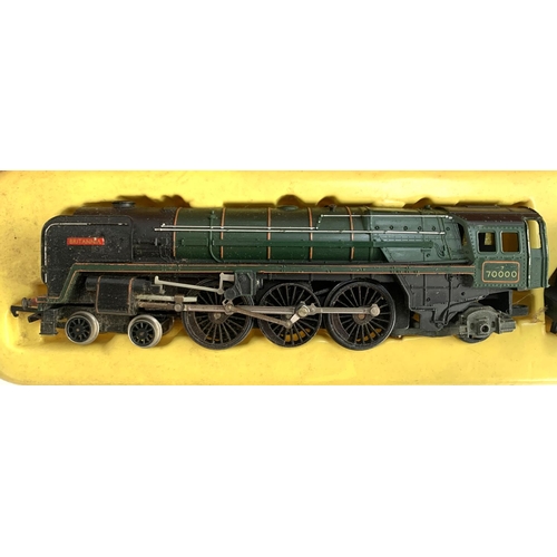 90 - A Hornby OO gauge BR locomotive and tender, 'Britannia', R259S with R35 tender, boxed (box af)