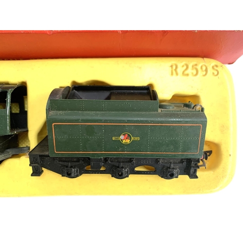 90 - A Hornby OO gauge BR locomotive and tender, 'Britannia', R259S with R35 tender, boxed (box af)