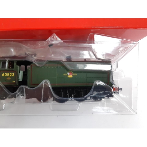 93 - A Hornby OO gauge Late BR Thompson Class A2/3 4-6-2 locomotive and tender, 'Sun Castle', R3835, boxe... 