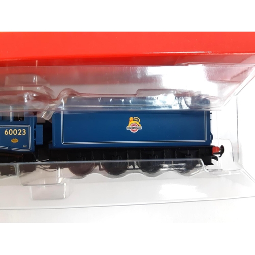 98 - A Hornby OO gauge BR Class A4 locomotive and tender, 'Golden Eagle', R3320, boxed