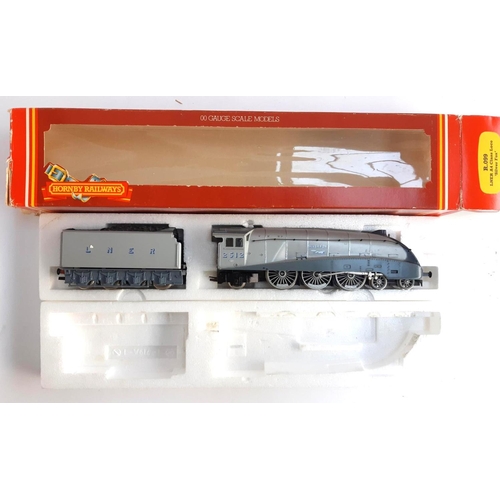 107 - A Hornby OO gauge LNER Class A4 locomotive and tender, 'Silver Fox', R099, boxed