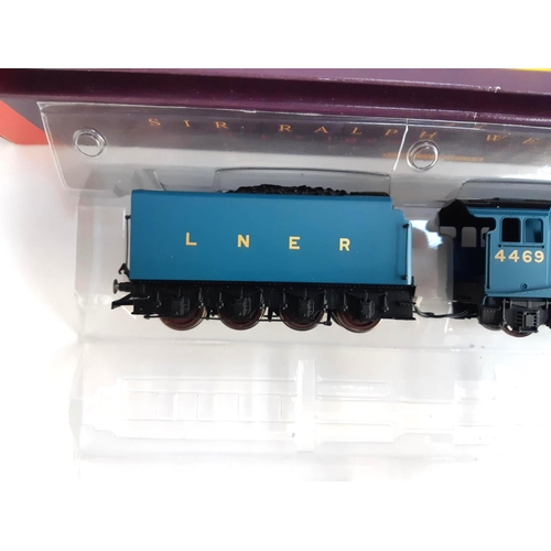 118 - A Hornby OO gauge LNER Class A4 locomotive and tender, 'Gadwell', part of the Sir Ralph Wedgwood col... 