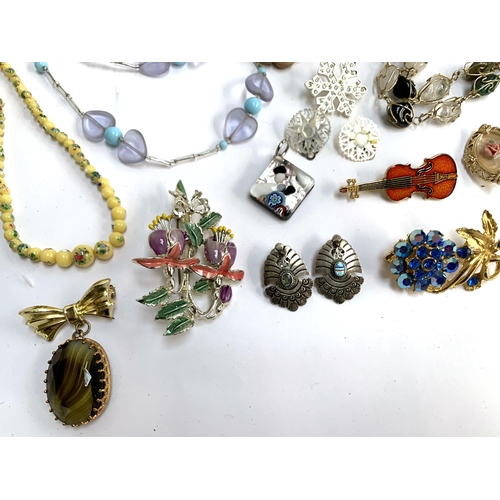 19 - A mixed lot of costume jewellery to include white metal filigree; Scottish grouse claw brooch; hards... 