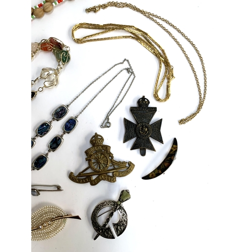 19 - A mixed lot of costume jewellery to include white metal filigree; Scottish grouse claw brooch; hards... 