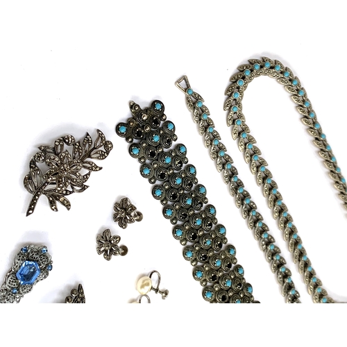 35 - A quantity of mainly early 20th century jewellery to include silver hat pin; marcasite and turquoise... 