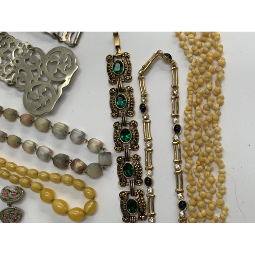 38 - A mixed lot of costume jewellery to include silver pierced floral ring; gilt metal tassel bracelet; ... 