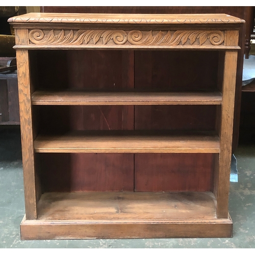 1028 - A light oak bookcase, two shelves, 110cmW