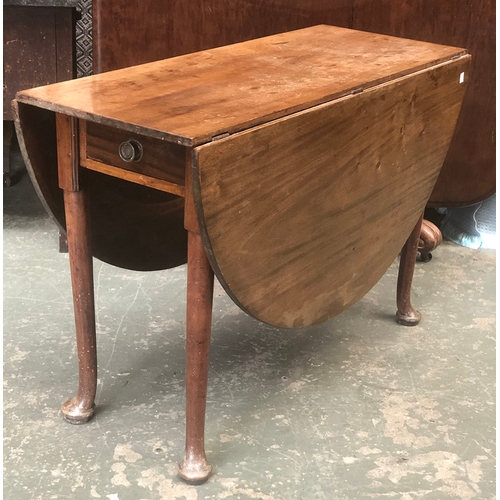 1030 - An 18th century mahogany oval gateleg table, drawers to either end, on tapering legs and pad feet, 1... 