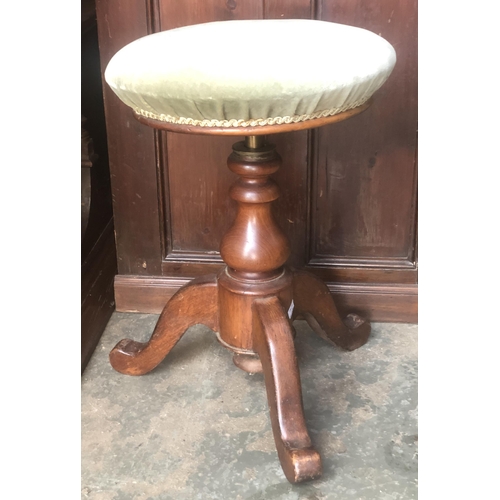 1007 - A Victorian adjustable piano stool, upholstered circular seat, the underside stamped 22525