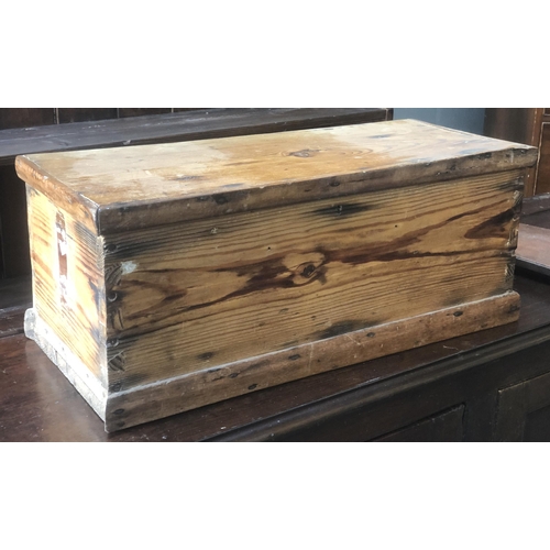 1015 - A small pine blanket box, 78x33x32cmH