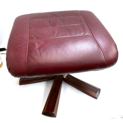 1072 - A leather topped Stressless recliner style footstool