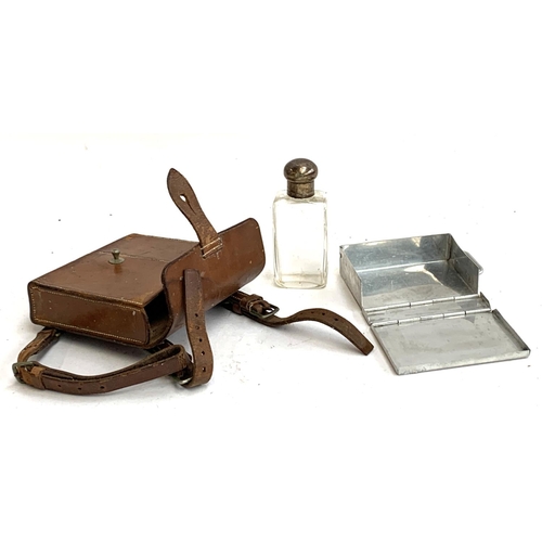 108 - An early 20th century sandwich box and spirit flask, in fitted leather case, (flask af)