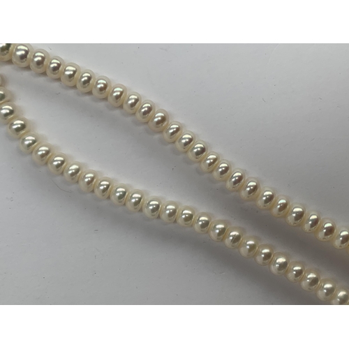 15 - A Teng Yue single strand pearl necklace, 46cm long unclasped
