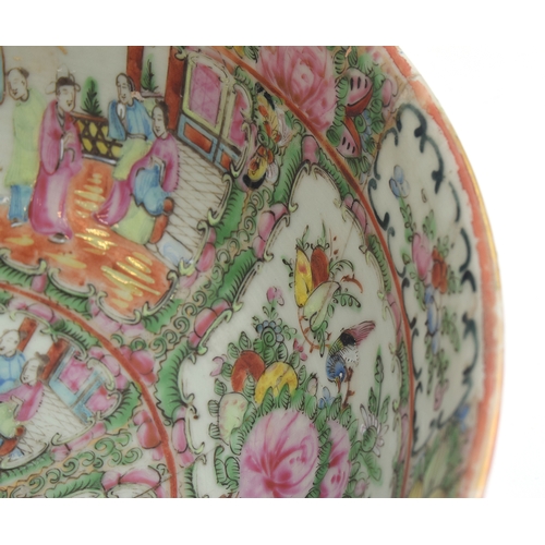 196 - A large 19th century Chinese famille rose vase, decorated with panels depicting court scenes and flo... 